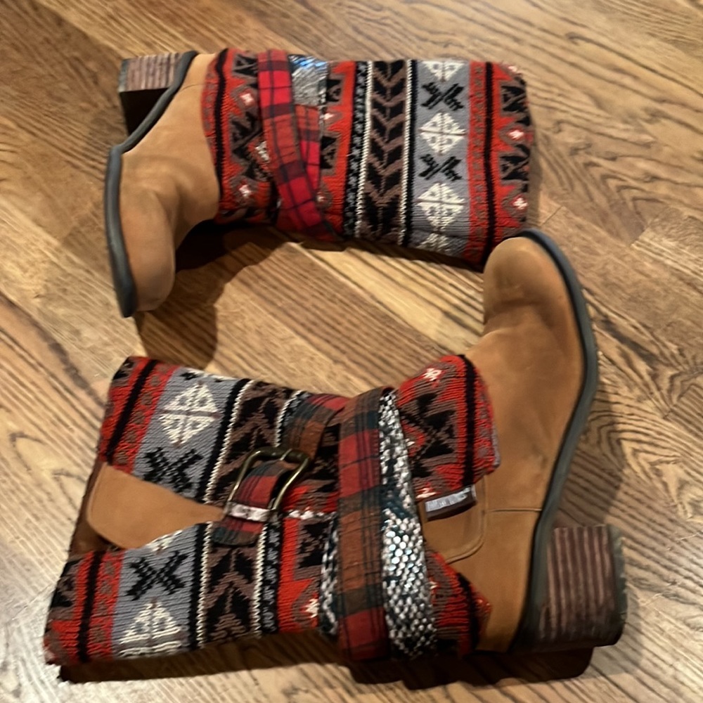 Cute Muk Luk sweater boots